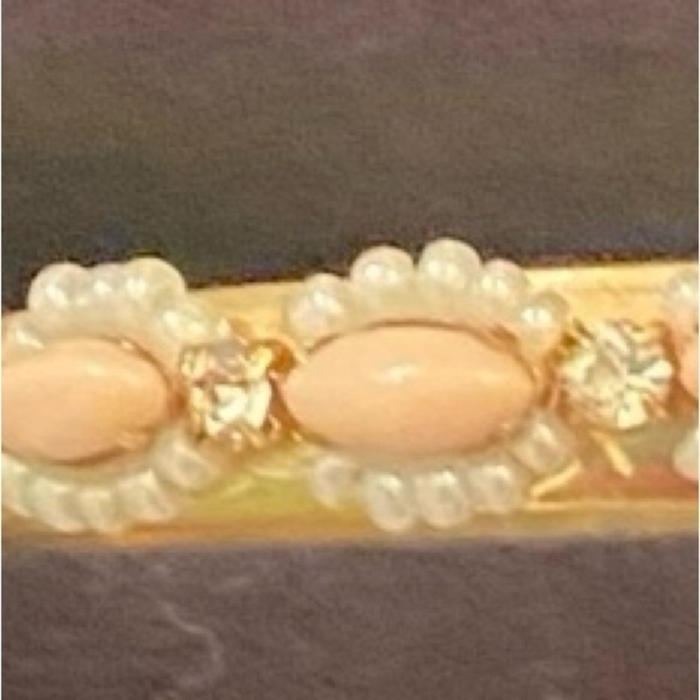 J crew gold tone brass bangle bracelet seed pearls, crystal & blush beads - Picture 4 of 5
